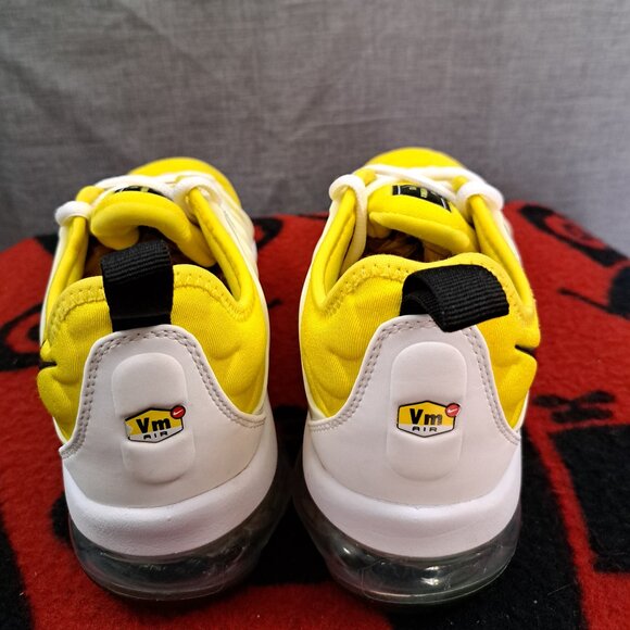 Size 8 Nike Air VaporMax Plus CU4907-700 Women Sneakers Yellow Running Shoes - Picture 5 of 14